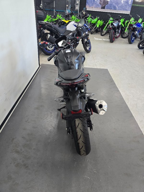 2025 Kawasaki Z500 Red