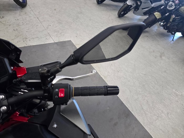 2025 Kawasaki Z500 Red