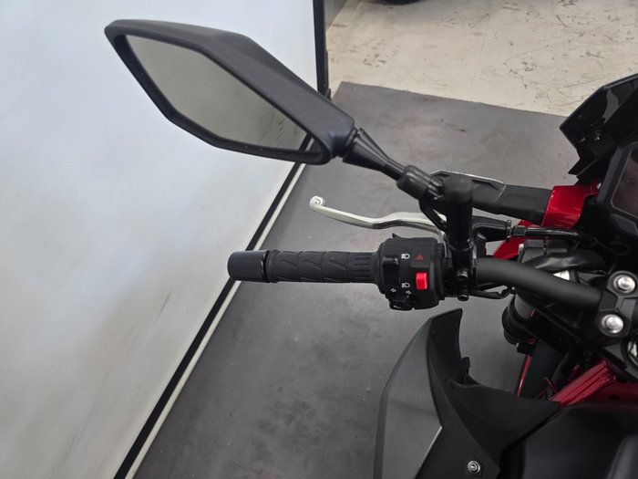 2025 Kawasaki Z500 Red