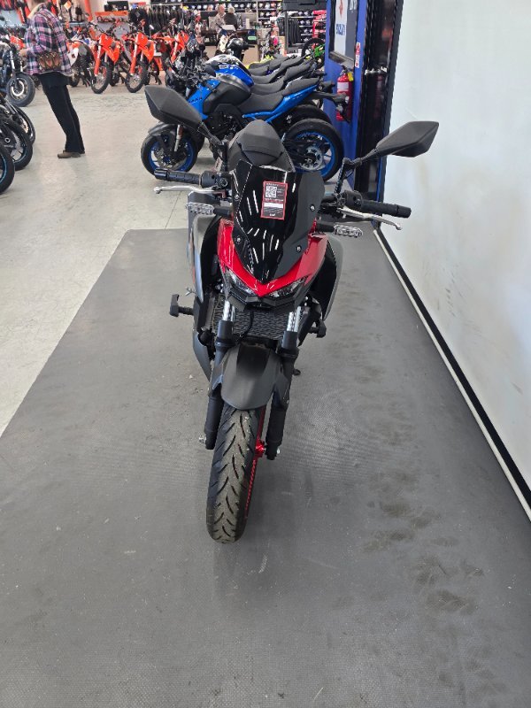 2025 Kawasaki Z500 Red