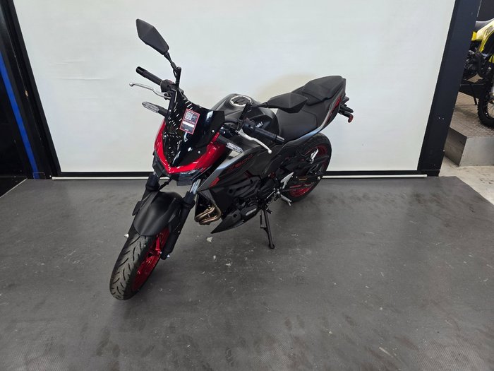 2025 Kawasaki Z500 Red