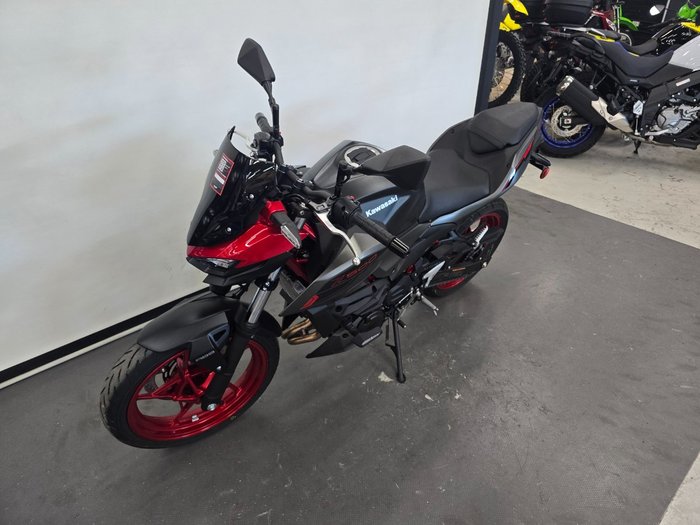 2025 Kawasaki Z500 Red