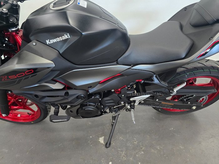 2025 Kawasaki Z500 Red