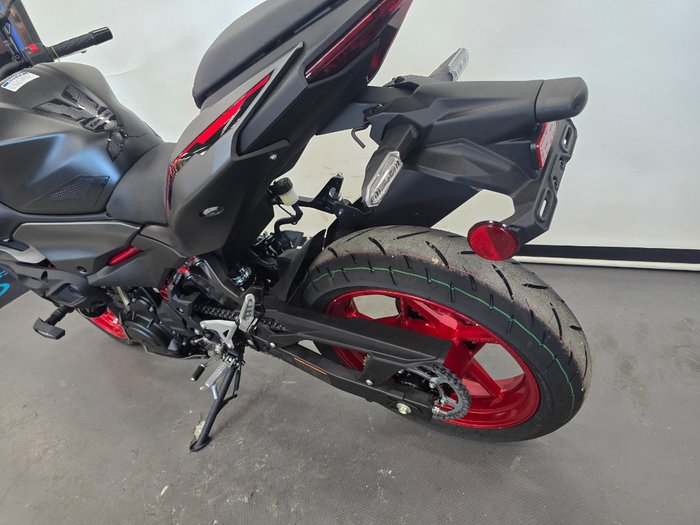 2025 Kawasaki Z500 Red