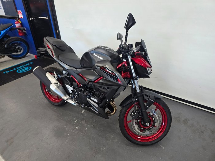 2025 Kawasaki Z500 Red