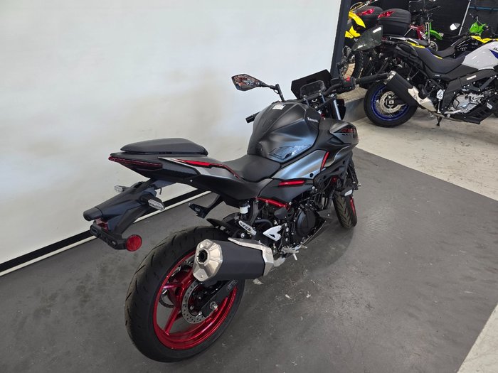 2025 Kawasaki Z500 Red