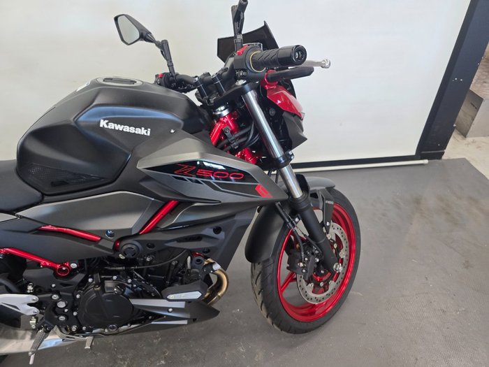 2025 Kawasaki Z500 Red