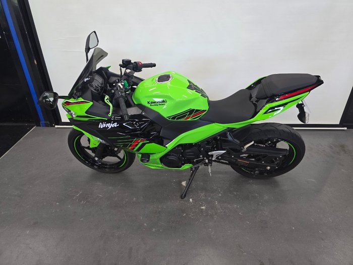 2025 Kawasaki NINJA 400 ZX-4RR KRT GREY