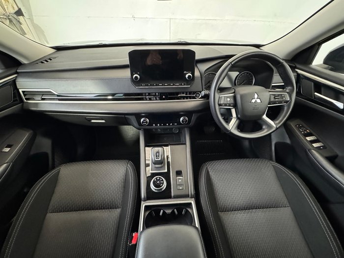 2022 Mitsubishi Outlander LS