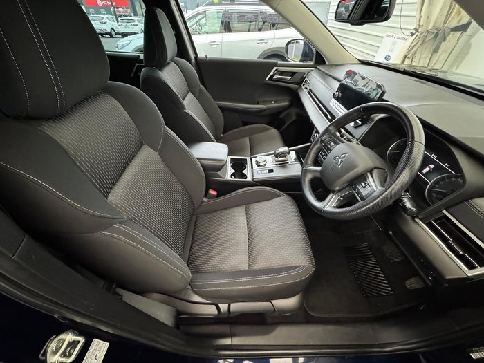2022 Mitsubishi Outlander LS