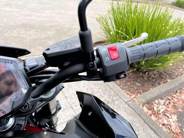 2024 Kawasaki Z900 (ZR900) Red