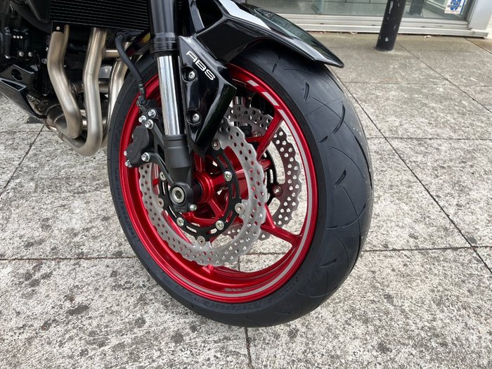 2024 Kawasaki Z900 (ZR900) Red