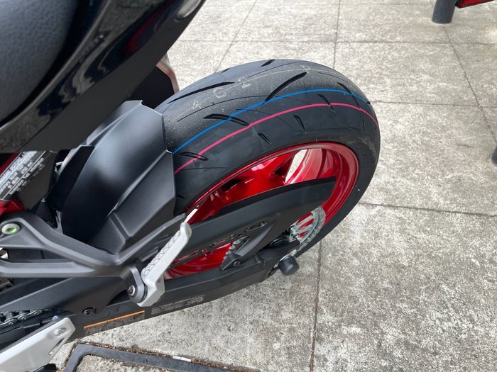 2024 Kawasaki Z900 (ZR900) Red