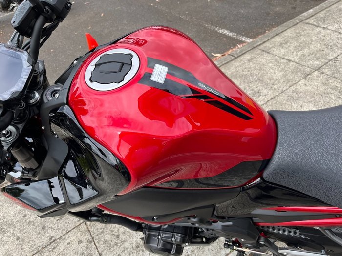 2024 Kawasaki Z900 (ZR900) Red