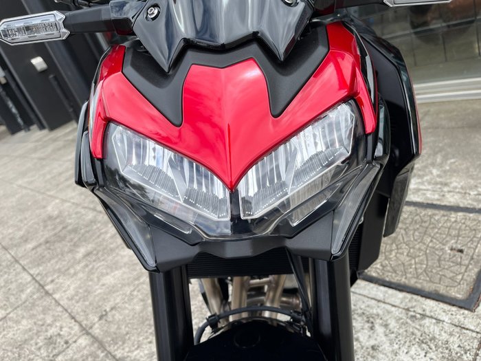2024 Kawasaki Z900 (ZR900) Red