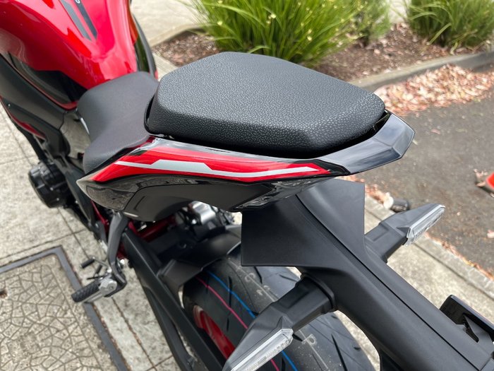 2024 Kawasaki Z900 (ZR900) Red