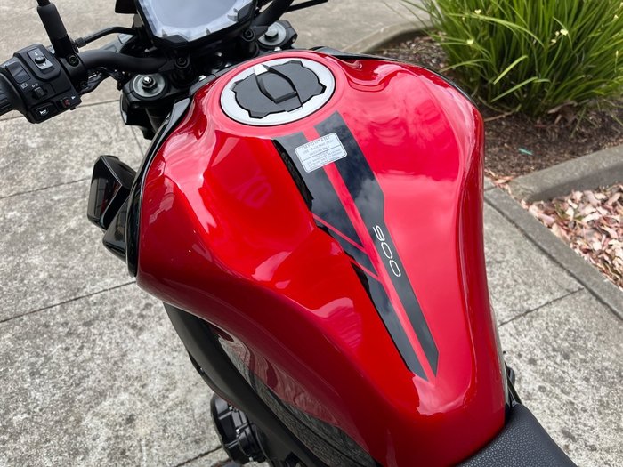 2024 Kawasaki Z900 (ZR900) Red