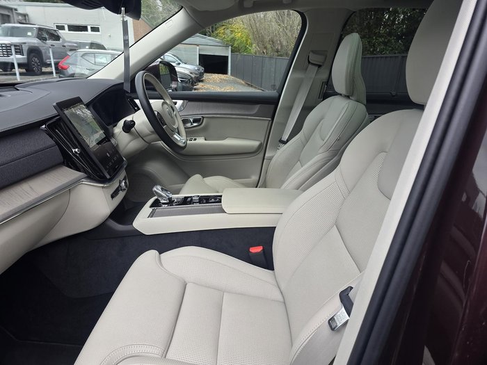 2025 Volvo XC90 Ultra B5 Bright