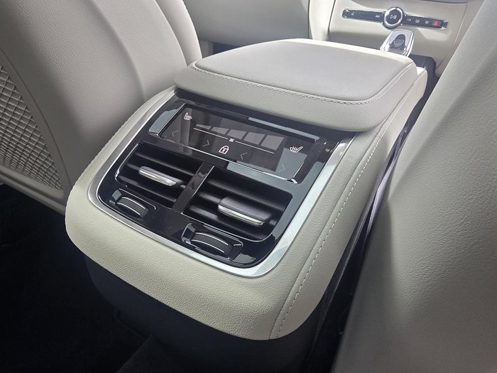 2025 Volvo XC90 Ultra B5 Bright