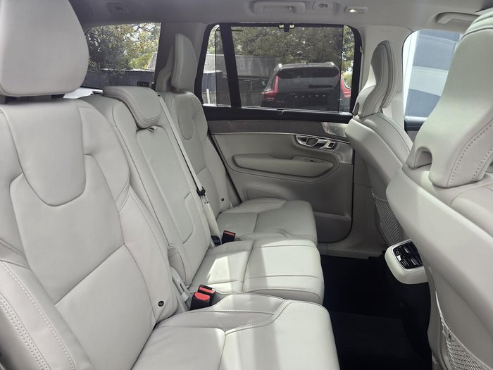 2025 Volvo XC90 Ultra B5 Bright