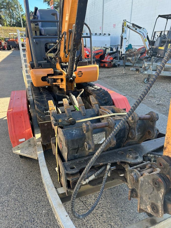 0 CASE Cx18b Orange