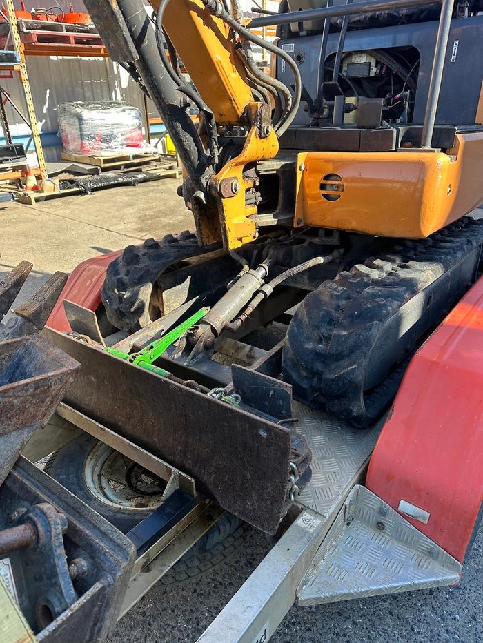 0 CASE Cx18b Orange