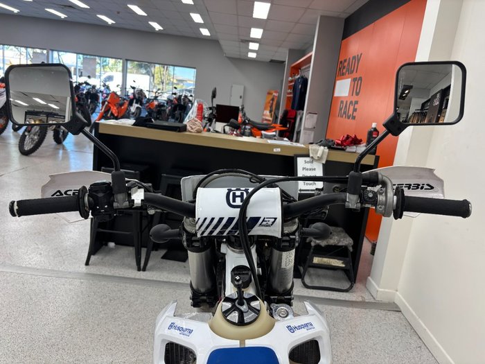 2023 HUSQVARNA TE300i White