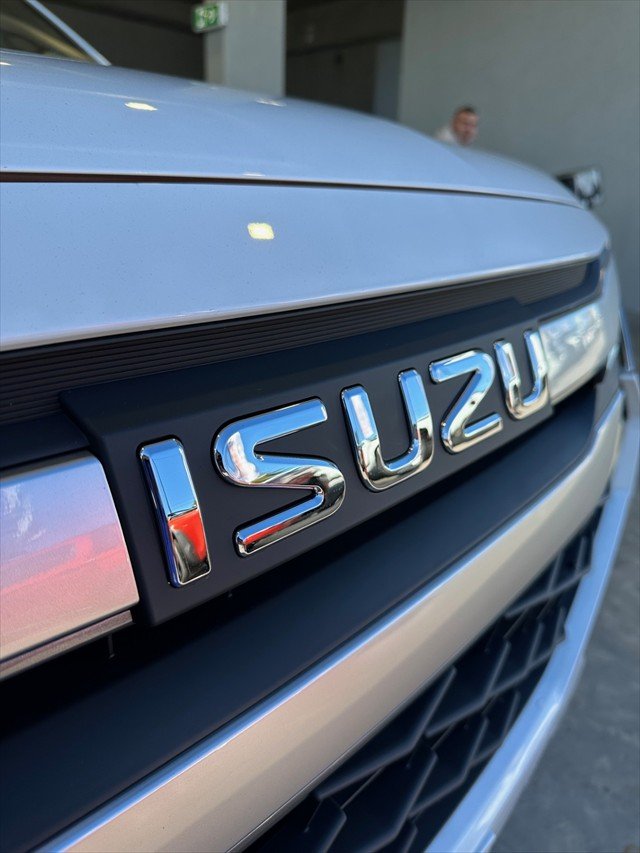 2025 Isuzu D-MAX LS-U MY24 4X4 Dual Range Mineral White