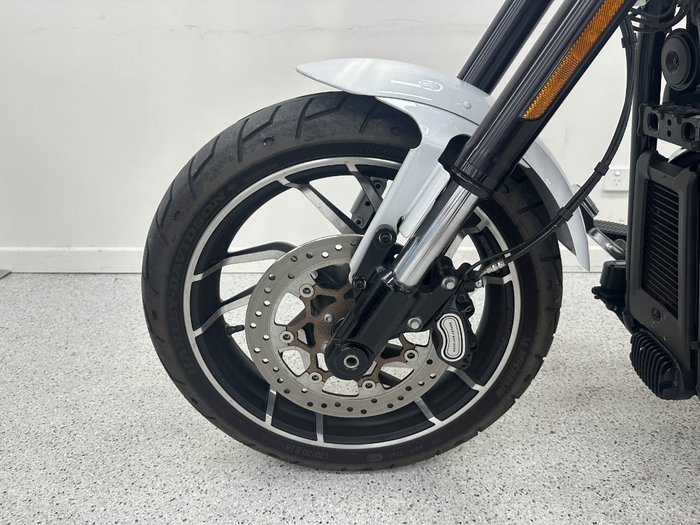 2021 Harley-davidson FLSB SPORT GLIDE White