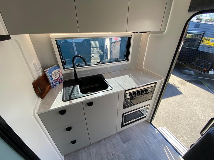 2025 Traveller Destination Track 13 Single Beds