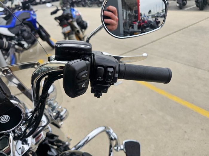 2013 HARLEY-DAVIDSON FLHR ROAD KING Black