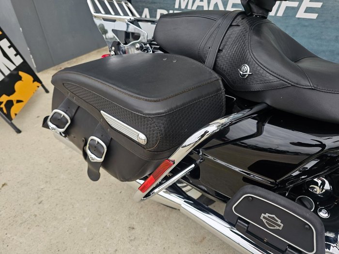 2013 HARLEY-DAVIDSON FLHR ROAD KING Black