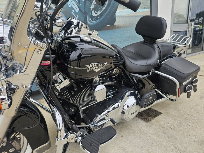 2013 HARLEY-DAVIDSON FLHR ROAD KING Black