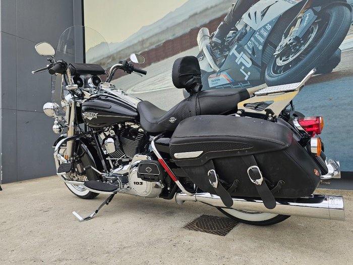 2013 HARLEY-DAVIDSON FLHR ROAD KING Black