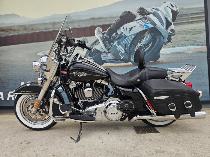 2013 HARLEY-DAVIDSON FLHR ROAD KING Black