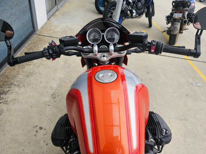 2025 BMW Motorrad R 12 S Orange