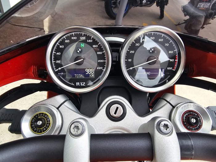 2025 BMW Motorrad R 12 S Orange
