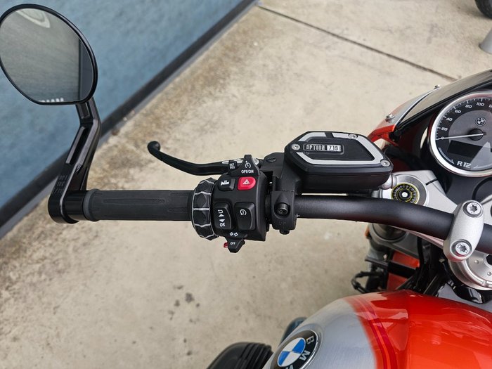 2025 BMW Motorrad R 12 S Orange