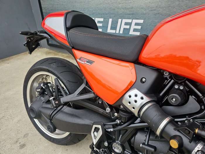 2025 BMW Motorrad R 12 S Orange