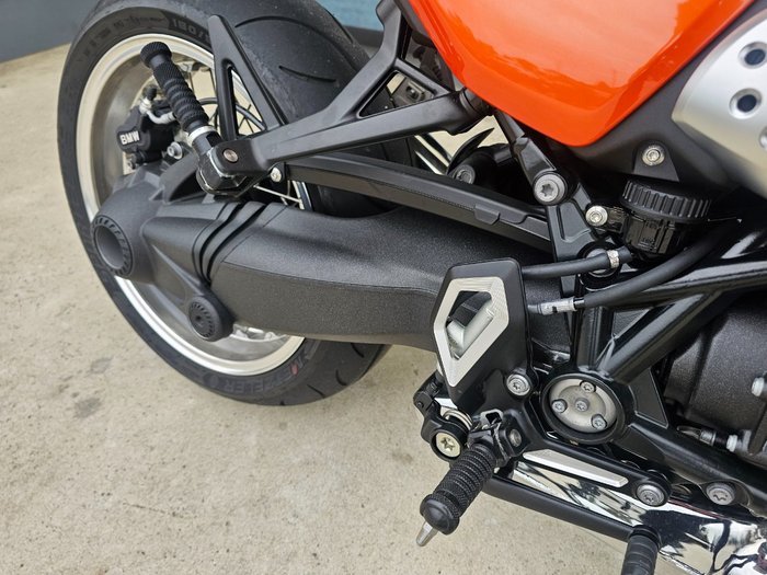 2025 BMW Motorrad R 12 S Orange