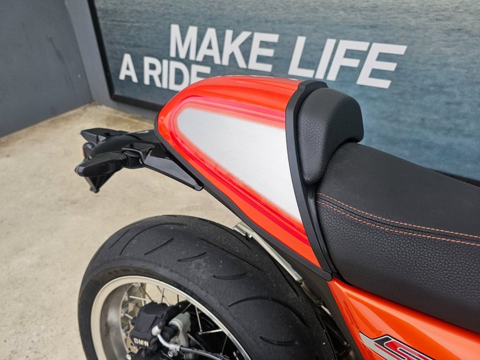2025 BMW Motorrad R 12 S Orange
