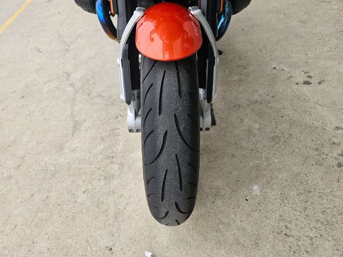 2025 BMW Motorrad R 12 S Orange