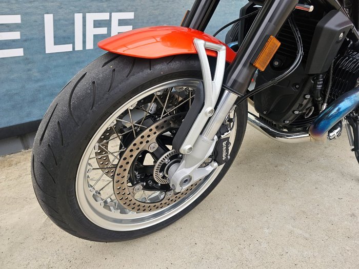 2025 BMW Motorrad R 12 S Orange