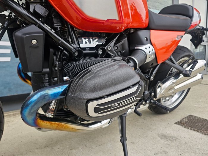 2025 BMW Motorrad R 12 S Orange