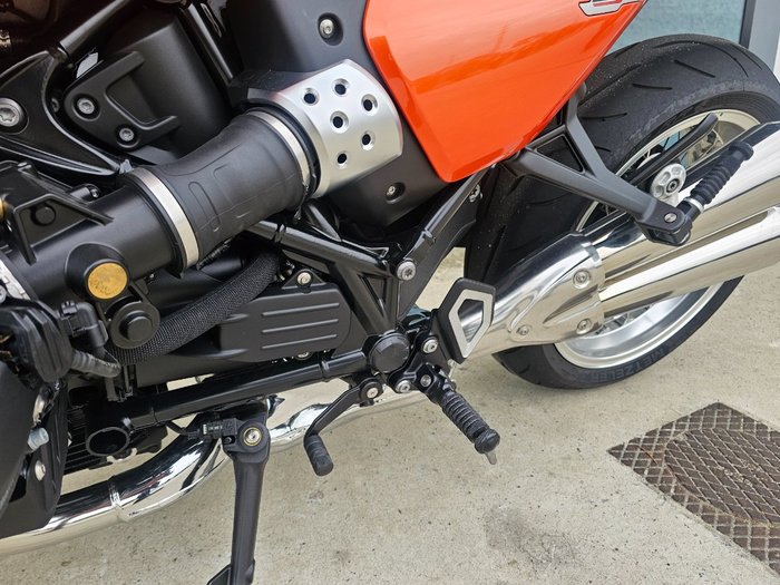2025 BMW Motorrad R 12 S Orange