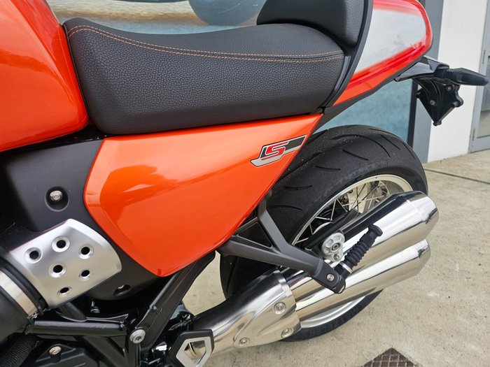 2025 BMW Motorrad R 12 S Orange