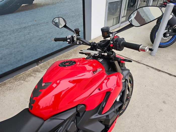 2024 DUCATI STREETFIGHTER V2 Red