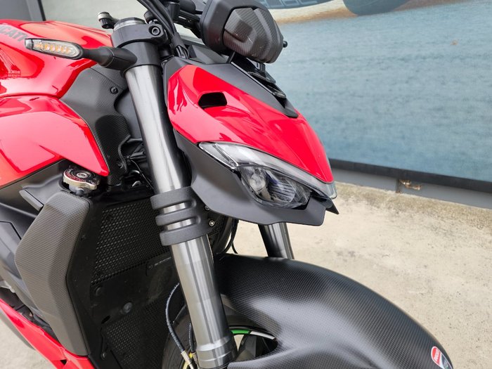 2024 DUCATI STREETFIGHTER V2 Red