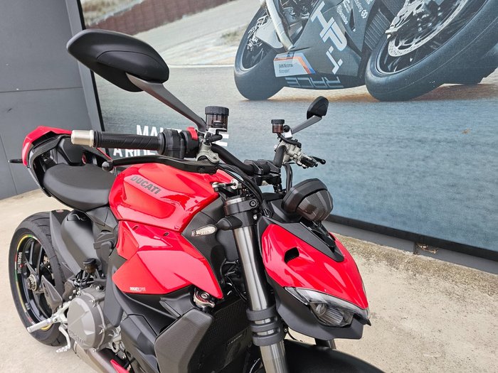 2024 DUCATI STREETFIGHTER V2 Red