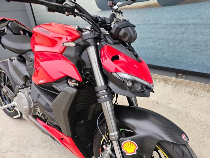 2024 DUCATI STREETFIGHTER V2 Red